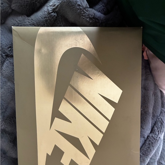 NIB Nike air Jordan 1 low retro high OG. Black and gold - Picture 6 of 7